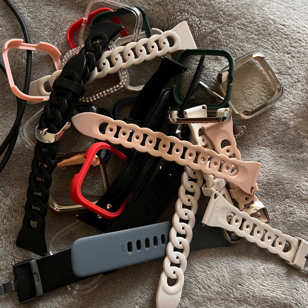 Versa 2 Fitbit band lot & charger
